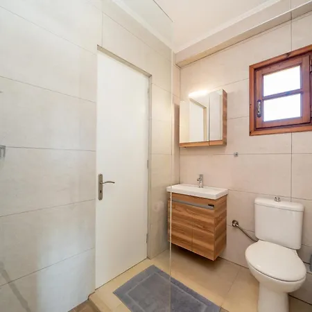 Southbank Seafront * Кателиос