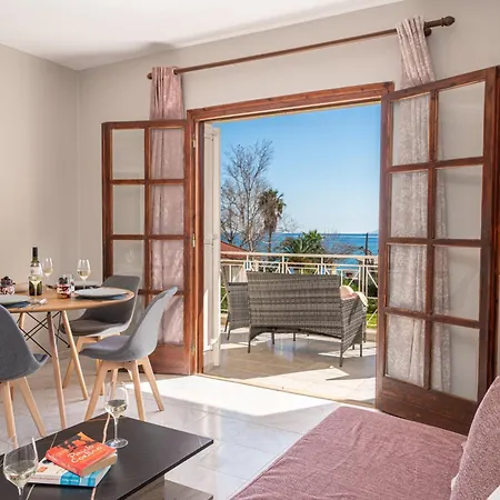 Апартаменты Southbank Seafront *