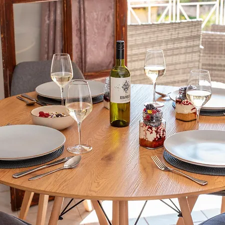 Southbank Seafront Апартаменты