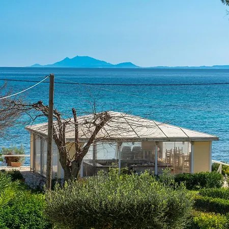 Southbank Seafront Кателиос