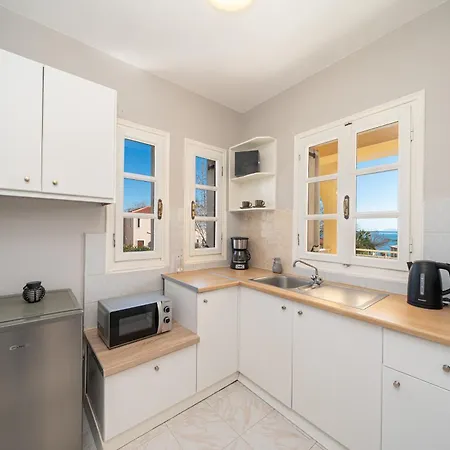 Southbank Seafront * Кателиос