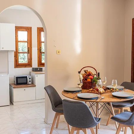 Southbank Seafront Кателиос