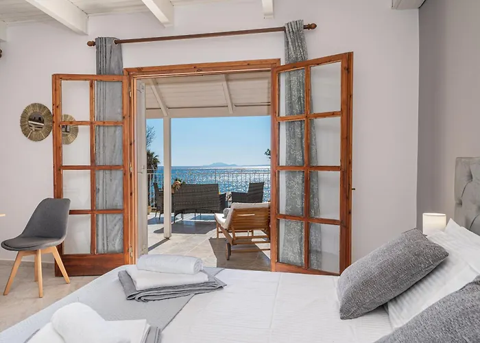 Southbank Seafront Apartment Katelios